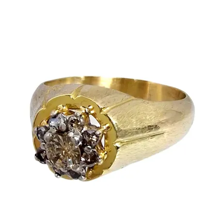 Diamantring, 14K guld, Diamanter 1 x 0,20ct + 8 x 0,01ct, Ø17¼ mm, bredd 3-10 mm Vikt: 4,7 g