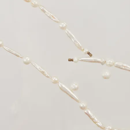 Pärlcollier, Per Borup, 47cm, bredd ca 5-8cm, 2 extra pärlor, utan lås.