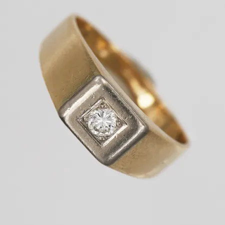 Ring med diamant 0,17ct enligt gravyr, stl 19¼, 18K Vikt: 6,8 g