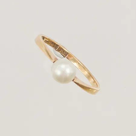Ring, Ø17¼, pärla ca 5mm, 18K 2,0g.