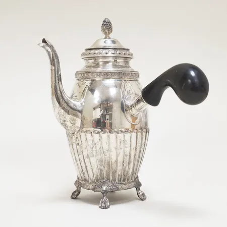 Chokladkanna, höjd 24cm, svärtat trä något lös, Dufva AG, år 1918, 830/1000 silver, bruttovikt: 556,6g.