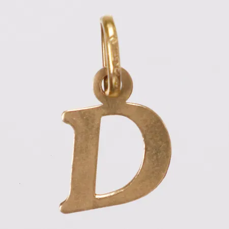 Hänge, bokstav D, längd 19mm inkl ögla, bredd 11mm, 18K Vikt: 1 g