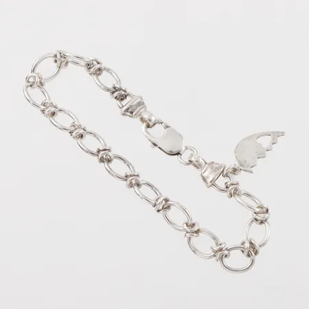 Armband med en berlock, längd 20cm, bredd ca 8mm, silver Vikt: 16 g