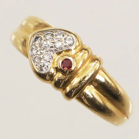 Ring med röd sten och diamanter 10x ca 0,01ct, stl 19, bredd 3-8,8mm, 18K  Vikt: 5,2 g