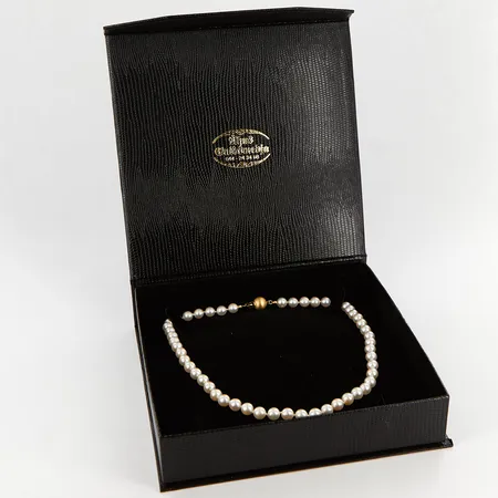 Pärlcollier, 42cm, Ø7mm, odlade sötvattenspärlor, extra pärlor, etui, lås i förgyllt silver 925/1000, Bruttovikt: 25,7g Vikt: 25,7 g
