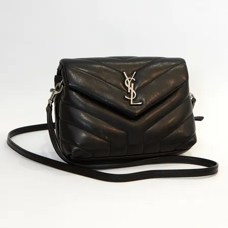 Handväska YSL Saint Laurent, Loulou Toy, serienr: BRS467072.0719, svart quiltat läder, detaljer i vitmetall, dustbag/box, bruksslitage, repor på beslag, fläckar