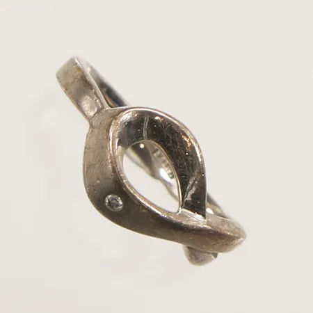 Ring, vit sten, stl 16, bredd 9mm, GHA, 925/1000 Vikt: 2,3 g