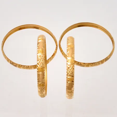 4st armringar i 18K guld, Ø6,8mm, vikt 24,44g.