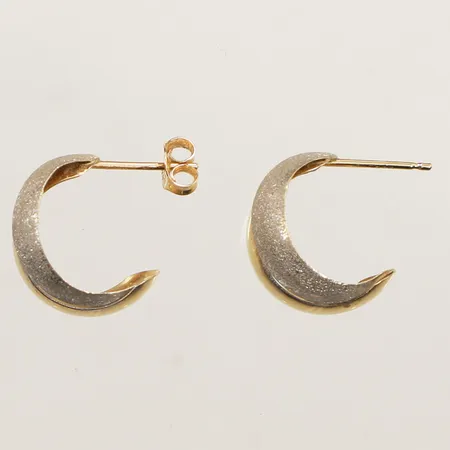 Ett par örhängen, längd 13mm, bredd 8mm, tvåfärgade, en snurrebuss saknas, GHA, 18K  Vikt: 1,2 g