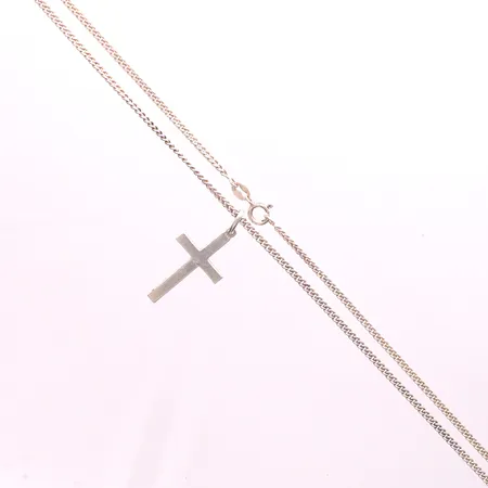 Kedja Pansar, längd 49,5cm, bredd 2mm, hänge kors, längd 3,3cm, bredd 15,4mm, silver 925/1000 Vikt: 7,3 g