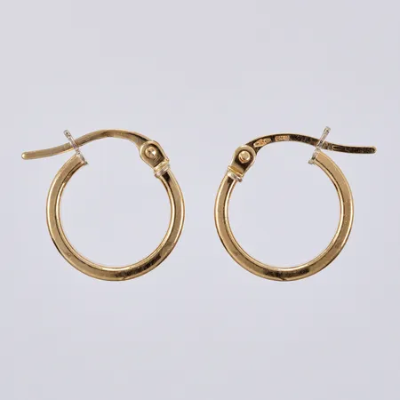 Ett par örhängen creoler, inner Ø ca 10mm, längd: ca 1,5cm, bredd: ca 3mm, GHA, 18K Vikt: 1,6 g