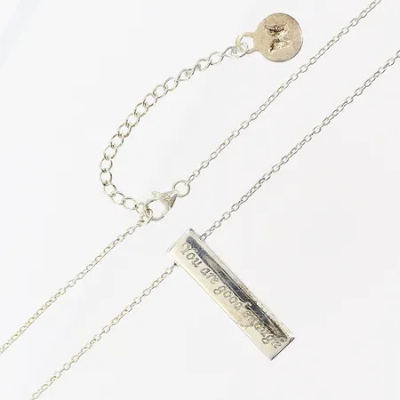 Collier Carolina Gynning, kedjan 45-50mm, bredd 1mm, hänget 30x7mm, text: You are good enough, silver 925/1000. Vikt: 5,5 g