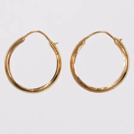 Ett par örhängen, Creoler, Ø13mm, bredd 4mm, repor, bucklig, 18K Vikt: 0,9 g