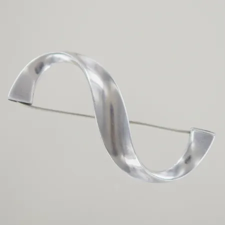 Brosch otydlig signering, längd 7 cm, bredd 10 mm, silver 925/1000 Vikt: 14 g