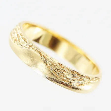 Ring, stl 16½, bredd 3,5mm, gravyr, 18K Vikt: 3,5 g