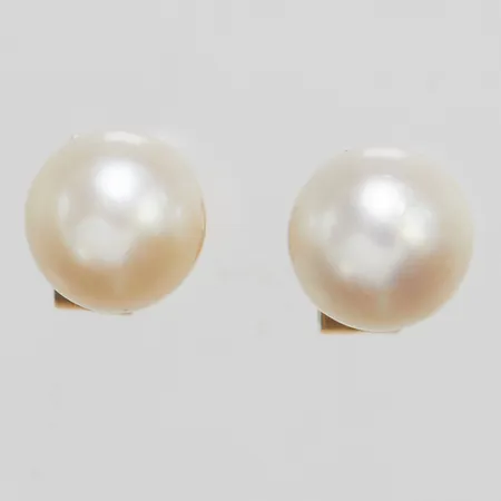 Ett par örhängen odlade sötvattenpärlor, Ø 6mm, 18K Vikt: 1,5 g