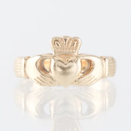 Ring, storlek 18 mm, bredd 3.1-10.1 mm, 14k. Vikt: 5,1 g