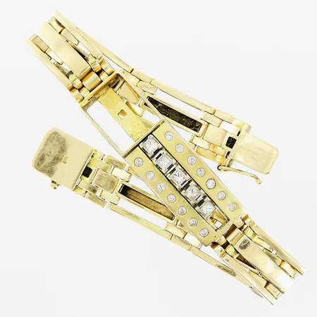 Armband, vita stenar infattade i rörlig skena, 20,5cm, bredd 13mm, en större sten/platta saknas, 14K.  Vikt: 43,5 g