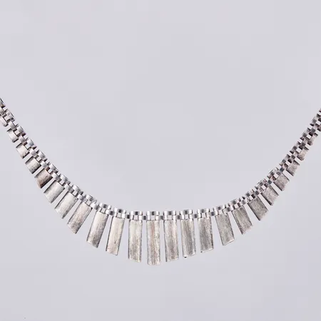 Collier, svensk importstämpel, längd: ca 42,5cm, bredd: ca 3-15mm, 830/1000 silver Vikt: 18,3 g
