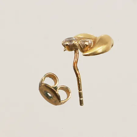 Udda örhänge, defekt, snurrebuss i metall, 18K  Vikt: 0,3 g