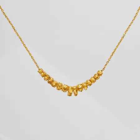 Collier, längd ca 41,5cm, bredd 1,5-8mm, kedja samt fattning i 18K, gulddetaljer i 21K, Italien, 18K/21K, bruttovikt: 13,9g Vikt: 0 g