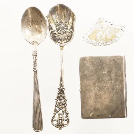 Diverse silver, gravyr, defekt, silver Vikt: 45,3 g