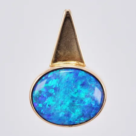 Hänge med opaltriplett, MHW, längd: ca 1,8cm, Ø10mm, 18K Vikt: 1,4 g