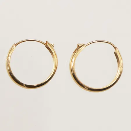 Ett par örhängen creoler, Ø13,6mm, bredd 3mm, något skeva, 18K  Vikt: 0,6 g