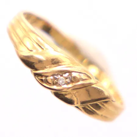 Ring, Ø17½, diamant 1x ca. 0,001ct, ojämn i skenan, gravyr, 18K Vikt: 1,3 g