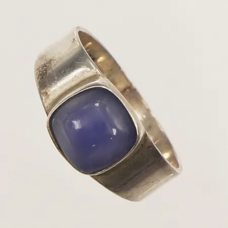Ring, blå sten, stl 17½, bredd 8,6mm, 830/1000 silver  Vikt: 2,7 g