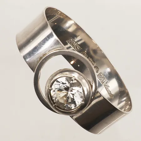 Armring med bergskristall, Saarela Arvo, innermått 16cm, bredd 16-26mm, Enköping år 1974, silver  Vikt: 34,2 g