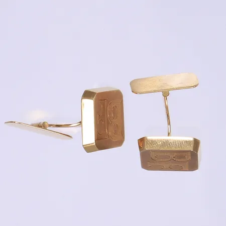 Ett par manschettknappar, monogram, 30x16mm, svenska stämplar, 18K Vikt: 10,6 g