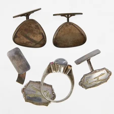 Ring stl 16½, två par manschettknappar, defekter, silver 830/1000 Vikt: 22,3 g