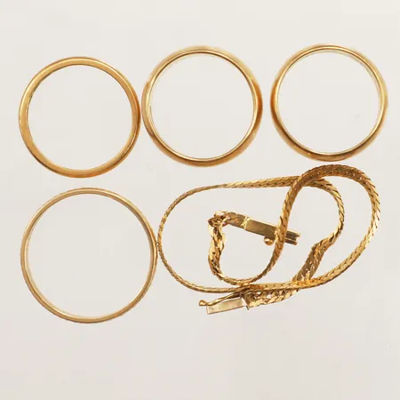 Fyra ringar, armband, gravyr, skadat, 18K  Vikt: 22,8 g