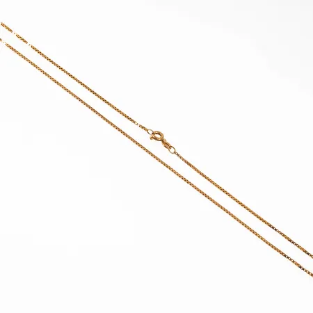 Kedja, Venezia i 18K guld. Den är 39 cm lång, 1 mm bred och väger 3,7g. Springring.