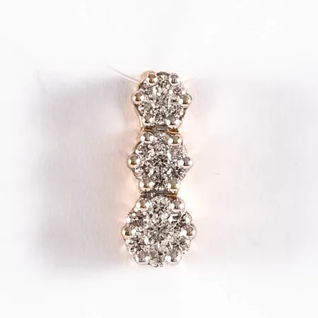 Hänge i 18K guld med 7 x c:a 0,005ct, 7 x c:a 0,008ct och 7 x c:a 0,01ct briljantslipade diamanter. Det är 4 - 5 mm brett, 12 mm långt och väger 1,2g. (Guldfynd)