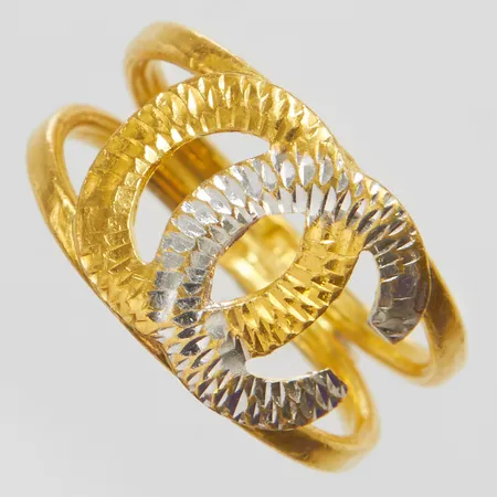 Ring, stl 16½, bredd 3,2-11,5mm, tvåfärgad, skev, 23K Vikt: 3,8 g