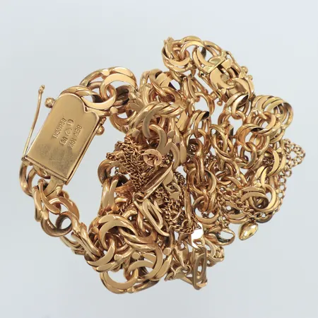 Diverse guld, skadat defekt, delar i oädel metall, 18K Bruttovikt 84,2g 