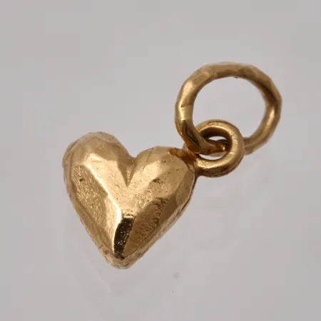 Hänge i 18K guld, Hjärta, mått 6,5x14mm, vikt 1,28g.