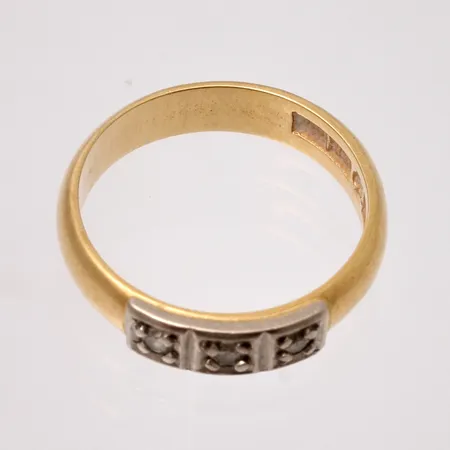 Defekt guld, 18K, vikt 3,9g.