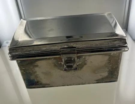 Skrin Day Birger Mikkelsen, höjd 10 x 17,5 cm, Nysilver Vikt: 750,6 g Skickas med postpaket.