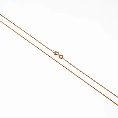 Kedja venezia i 18K guld. Den är 42 cm lång, 1 mm bred och väger 2,4g. Springring.