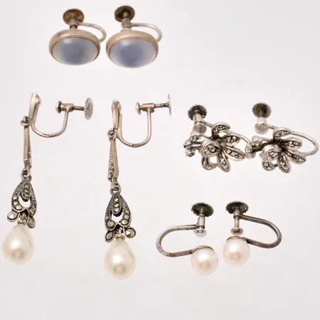  4par örhängen i silver med snurrlås, 830/1000, vikt 14,67g.