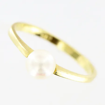 Ring, odlad saltvattenspärla Ø5mm, stl 16, 9K Vikt: 1,4 g