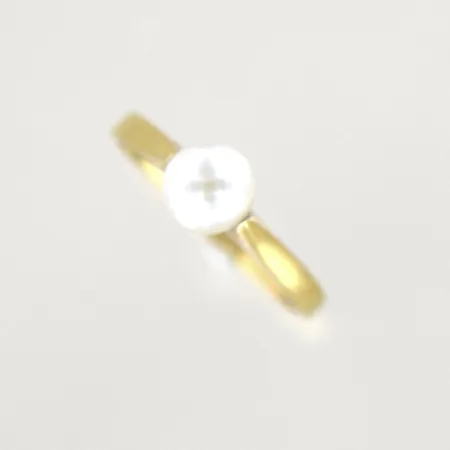 Ring med pärla, Ø 17 mm, 18K Vikt: 2,1 g