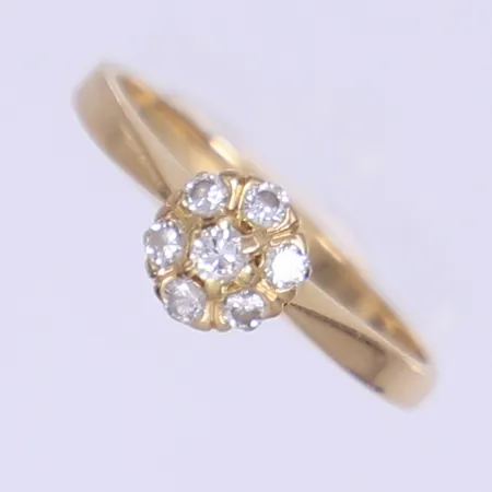 Ring med diamanter totalt 0,30ctv enl. gravyr, stl 19¼, bredd 2-7mm, tillv. Steens Guldsmide AB, Partille/Göteborg 1982, 18K Vikt: 3 g