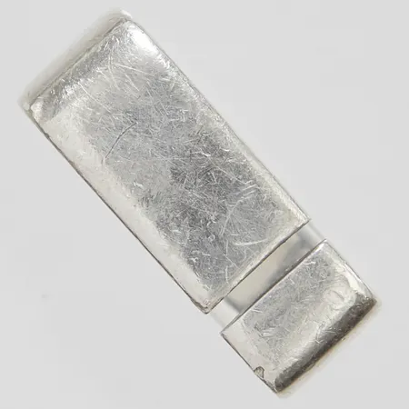 Ring, ca 20,5 x 17mm, bredd 8,5mm, repig, 925/1000 silver Vikt: 13,2 g