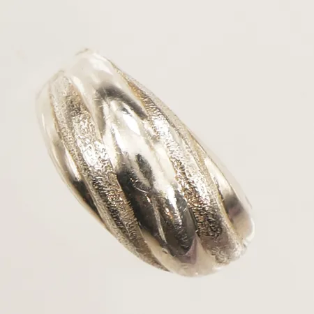Ring, stl 18, bredd 5,5-10mm,  925/1000 silver  Vikt: 3,2 g