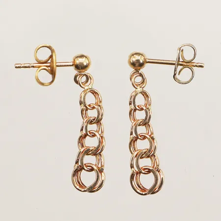 Ett par Bismarck ca 25mm, bredd 6mm, omaka snurrebussar ej i guld, 18K Vikt: 1,6 g