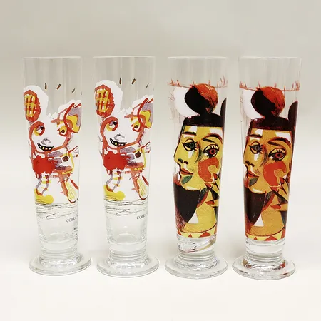 Ölglas Lasse Åberg, 2 st med motiv nr 3 "Dora Maar Med Musöron", 2 st med motiv nr 2 "Cobra Mus",  höjd 22,5 cm, i kartonger. Skickas med postpaket.